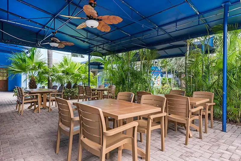 fort-lauderdale-hotel-restaurant-patio